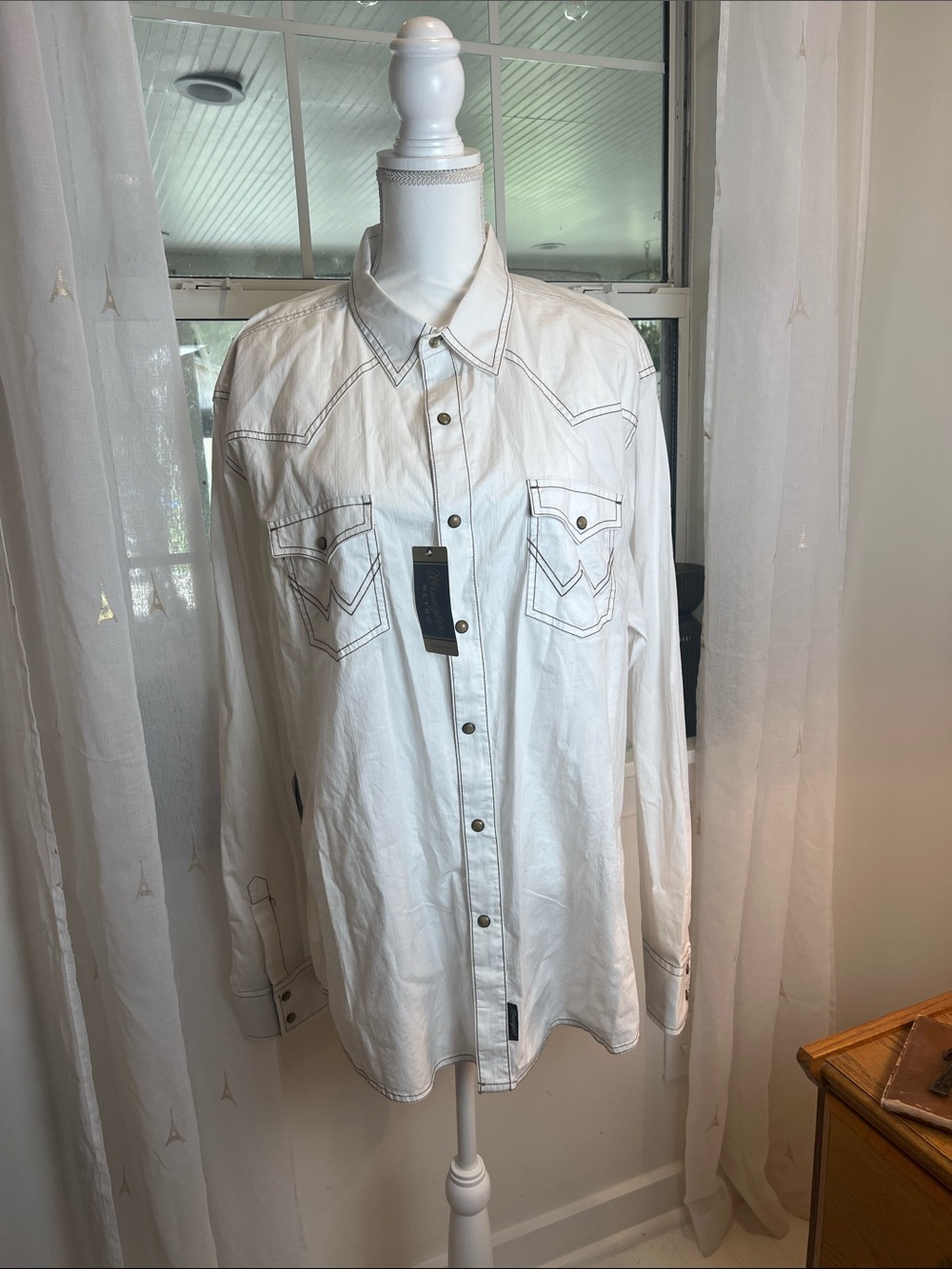Wrangler White Button-Up Shirt with Contrast Stitching size XL.